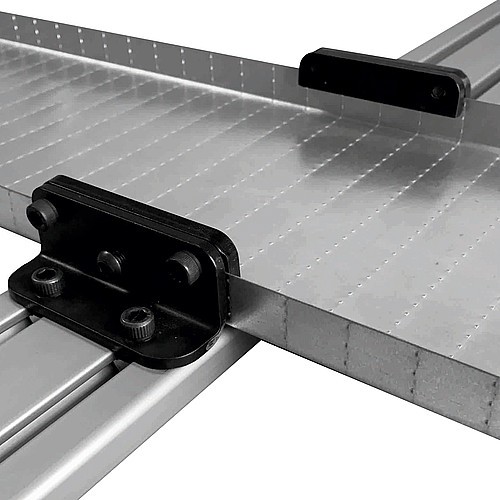 2299.69.10.30 Fixation de goulotte verticale